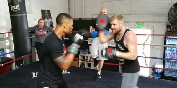 利拉德的拳击世界：超远三分如同他的重拳