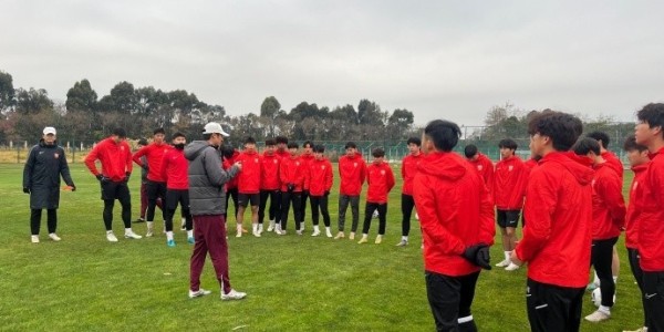 上海海港B队抵达云南昆明海埂基地，正式开启为期三周的冬训