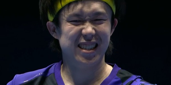 心理优势连下四五局！王楚钦3-2逆转科顿，国乒半决赛1-0领先法国
