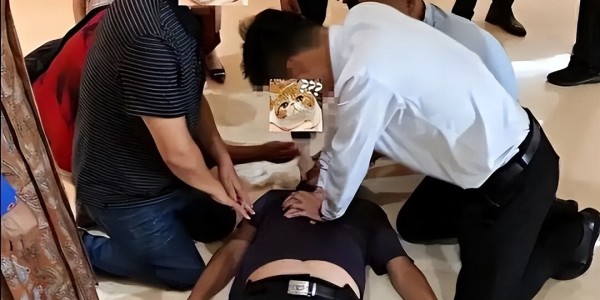 鲸鱼直播入口-53岁男子猝死，生前每天早睡不熬夜，检查后：犯了3个错误
